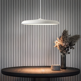 Olyra | Skandinavische Pendelleuchte aus Metall und Acryl, Warmes Licht